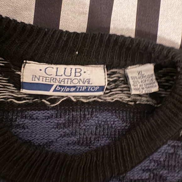 Vintage Patterned Knit Sweater - Picture 2 of 2